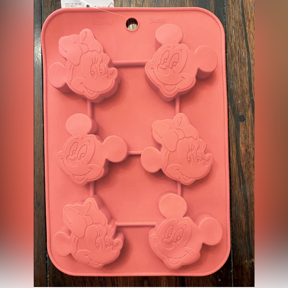 NEW DISNEY MICKEY AND MINNIE MOUSE SILICONE CANDY CHOCOLATE MOLD ICE TRAY